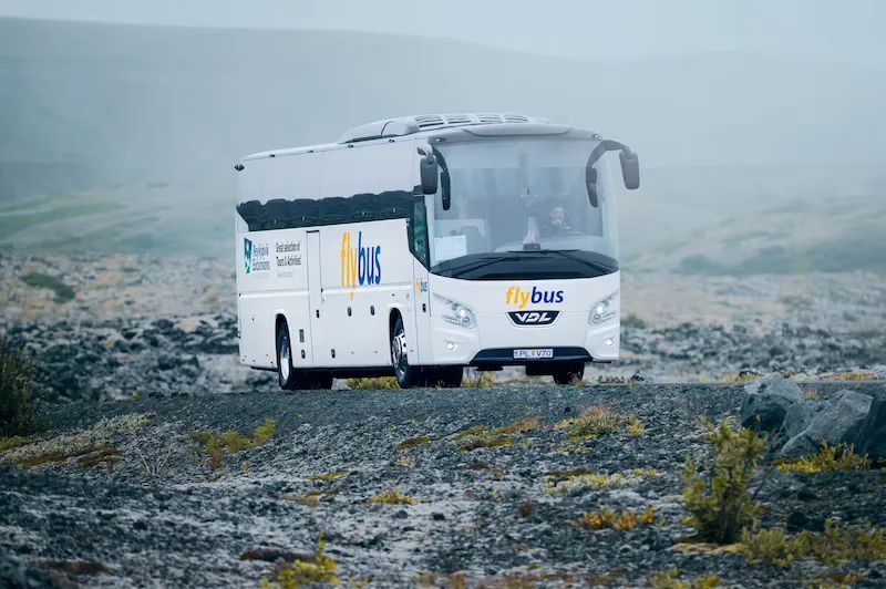 道路を走行するflybus