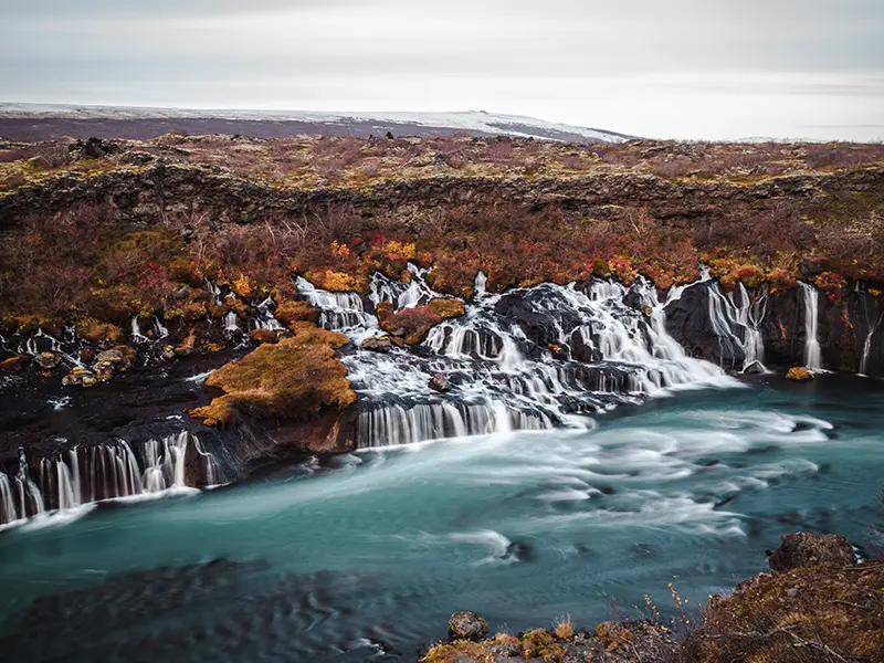 フロインフォッサル（Hraunfossar）